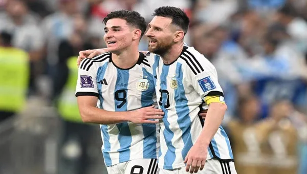 ألفاريز وميسي