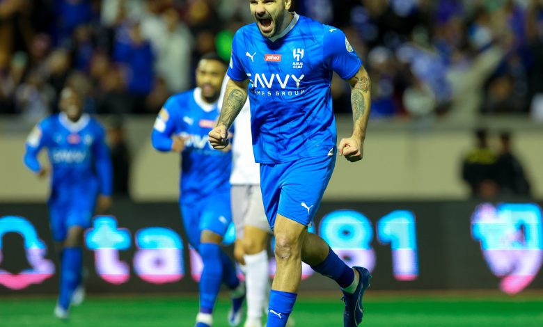 أهداف مباراة الهلال والطائي
