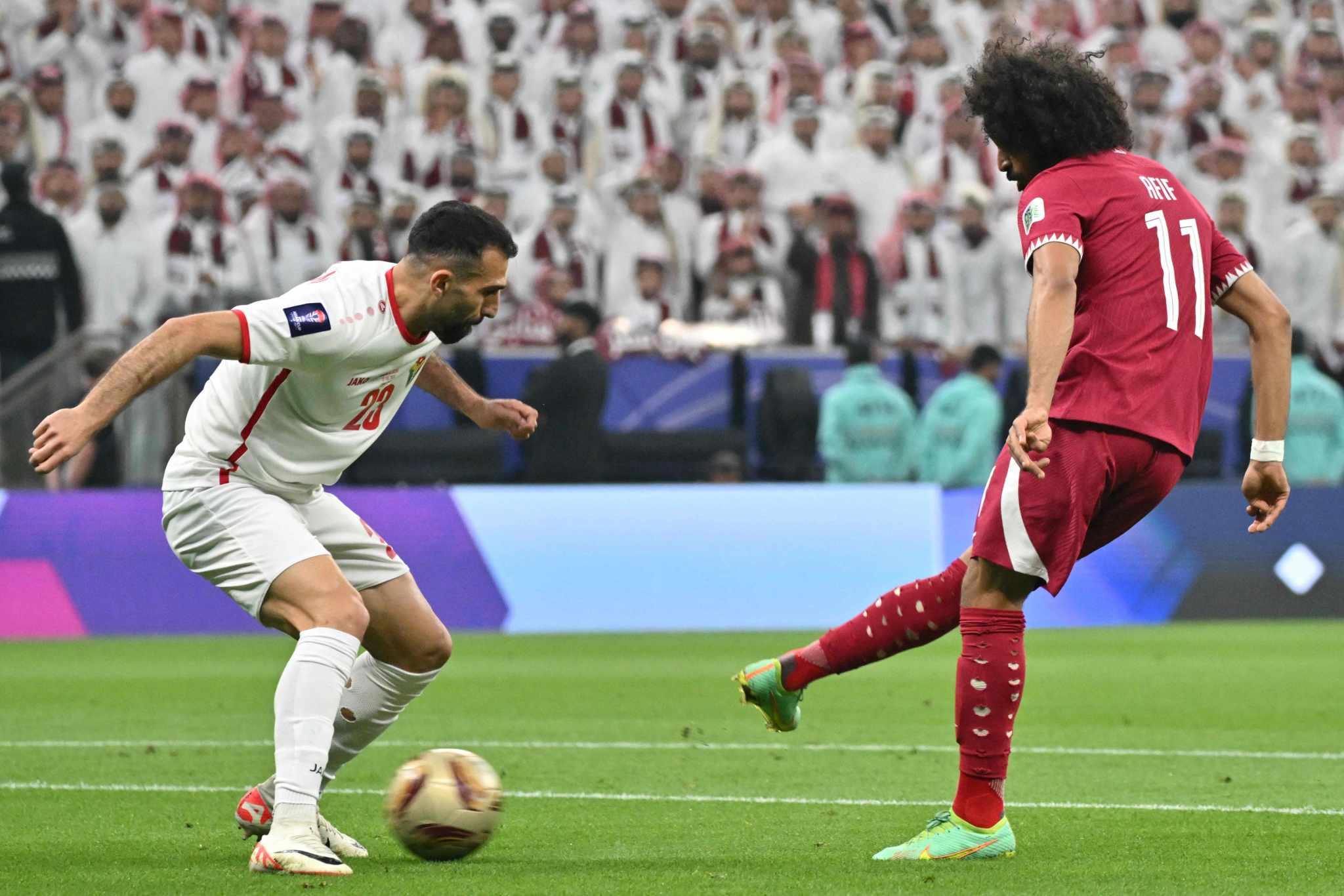 منتخب قطر يُتوج بكأس آسيا للمرة الثانية في تاريخه عقب الفوز أمام الأردن بثلاثية أكرم عفيف