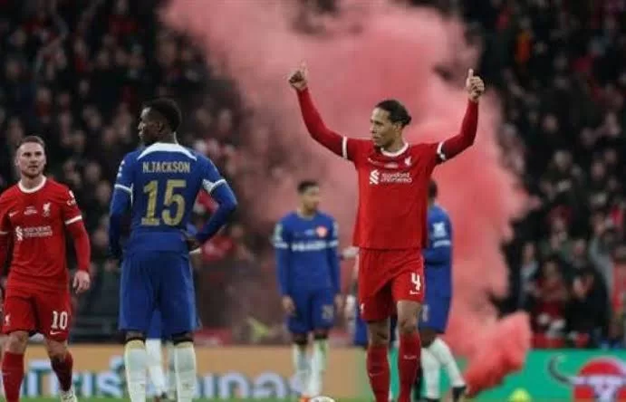 نجم ليفربول يكشف حقيقة مفاوضات مانشستر يونايتد معه