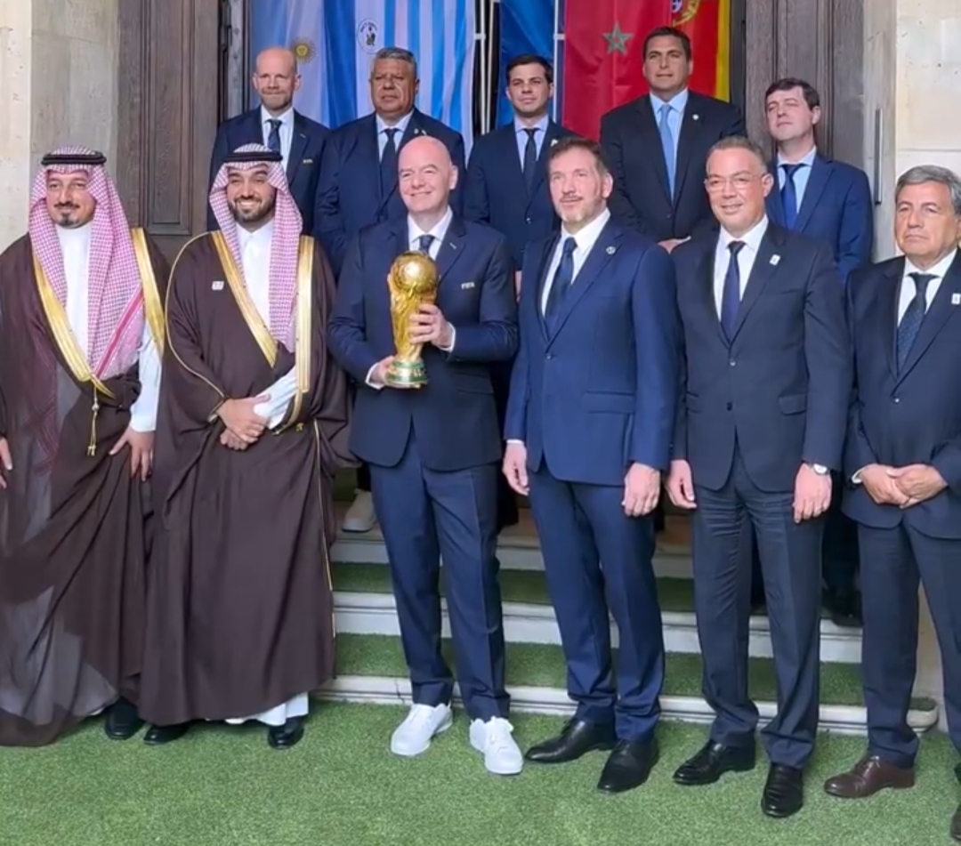 السعودية تسلم ملف ترشحها لاستضافة كأس العالم 2034