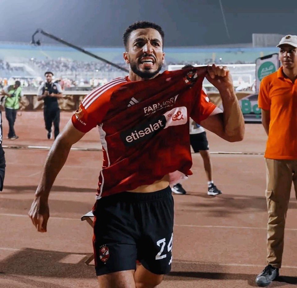 بولونيا الإيطالي يخطط لتعزيز دفاعاته بضم نجم الأهلي