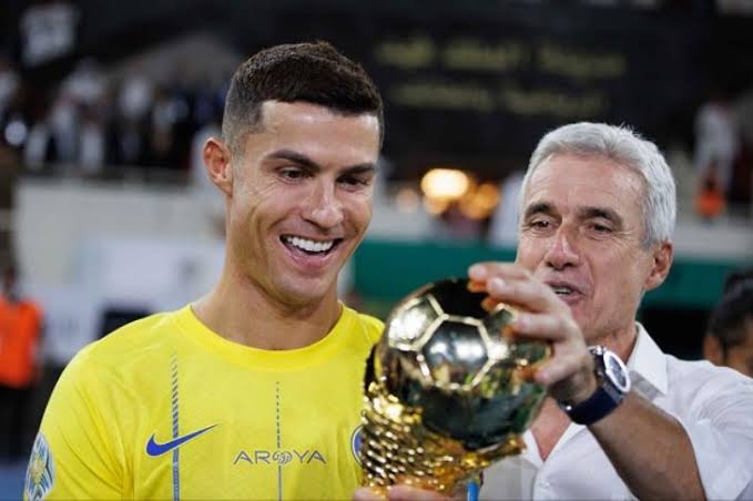 كريستيانو رونالدو يساند مدرب النصر لويس كاسترو