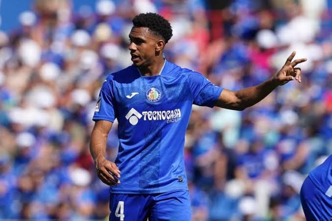 جاستون ألفاريز يصل السعودية للانضمام إلى القادسية السعودي