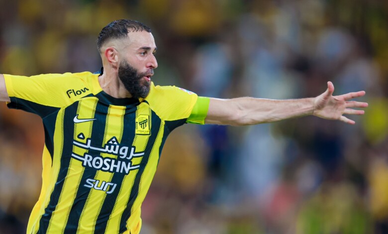 بنزيما في موقف صعب قبل كلاسيكو الهلال والاتحاد... ماذا يحدث؟